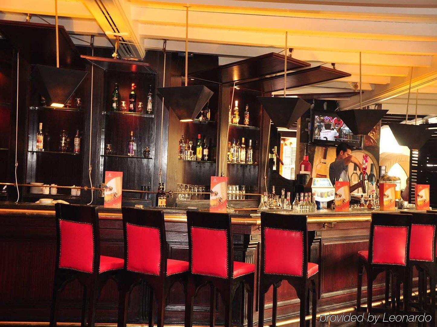 Jaz Sharm Dreams Hotel Ресторант снимка The bar at the Mandarin Oriental, Paris