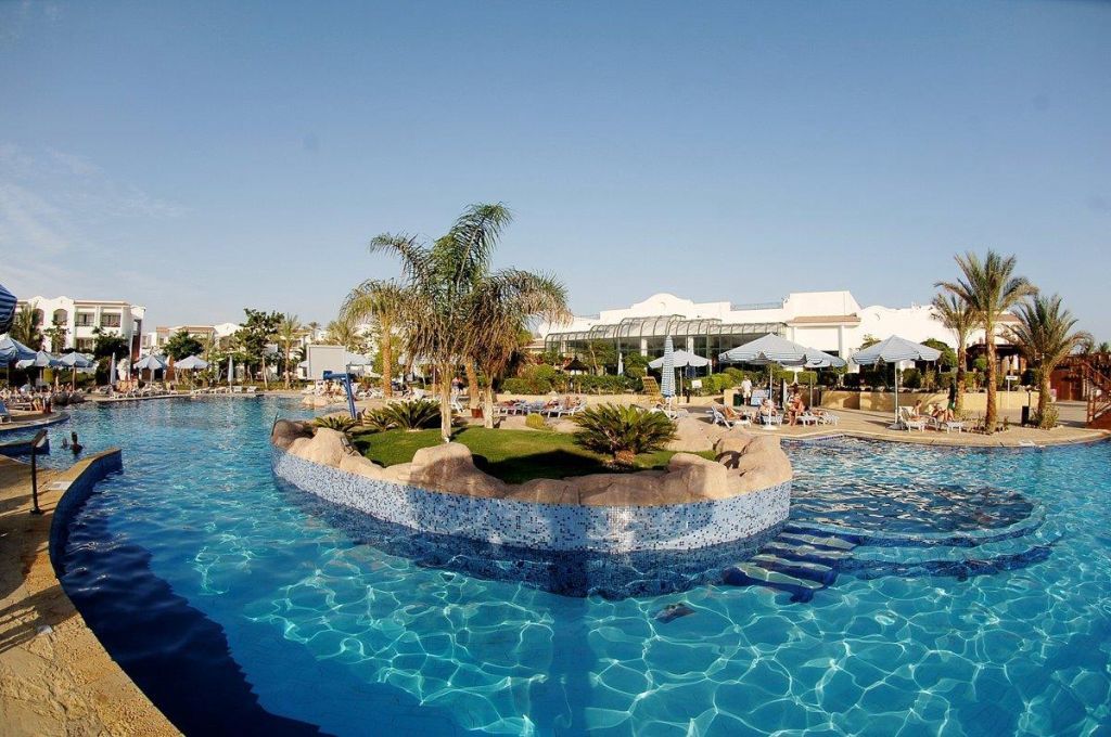 Jaz Sharm Dreams Hotel Екстериор снимка A swimming pool in Egypt