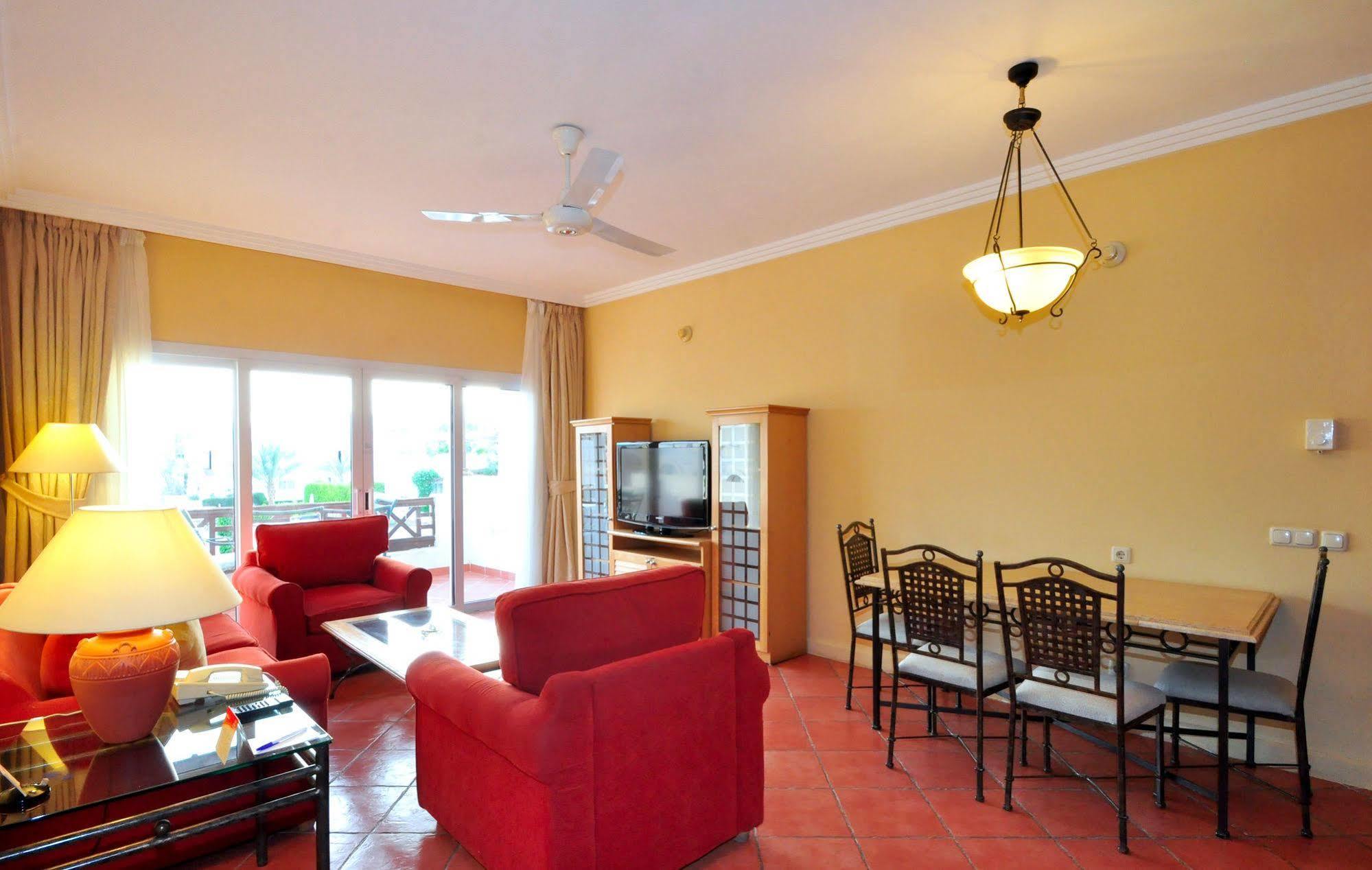 Jaz Sharm Dreams Hotel Екстериор снимка A living room in a typical apartment